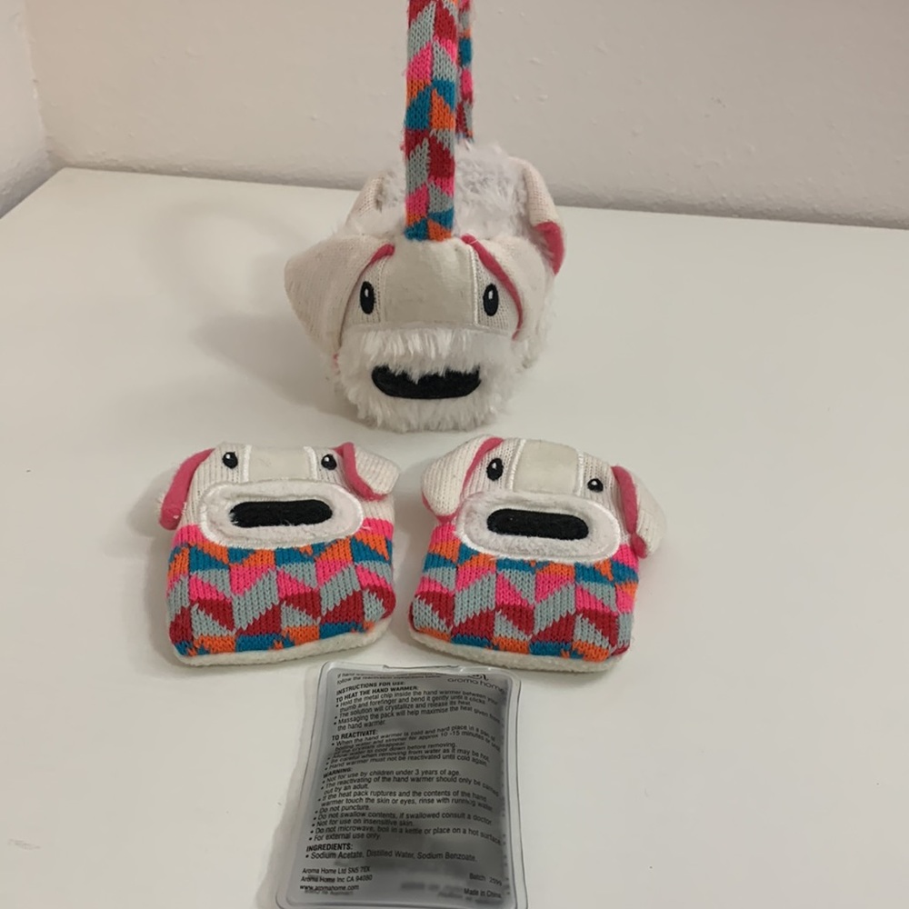 In used condition cute ear muffs with reheatable hand warmers.